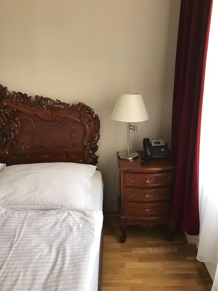 Hotel U Zlateho Stromu Prague By Bhg
