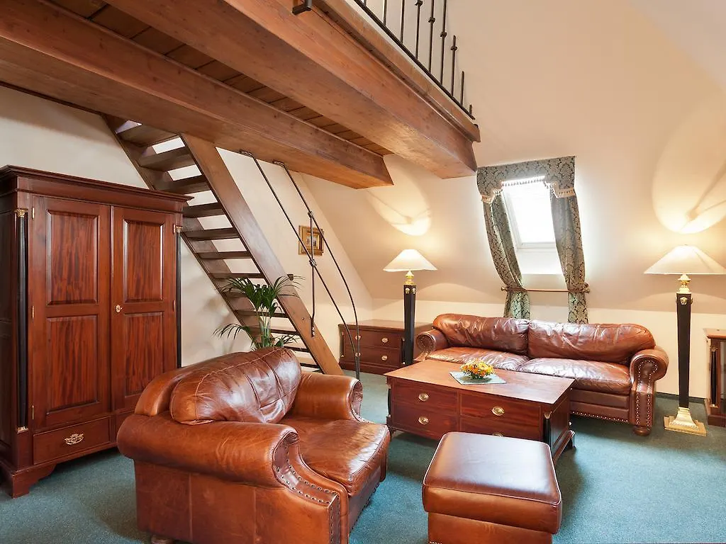 Hotel U Zlateho Stromu Prague By Bhg