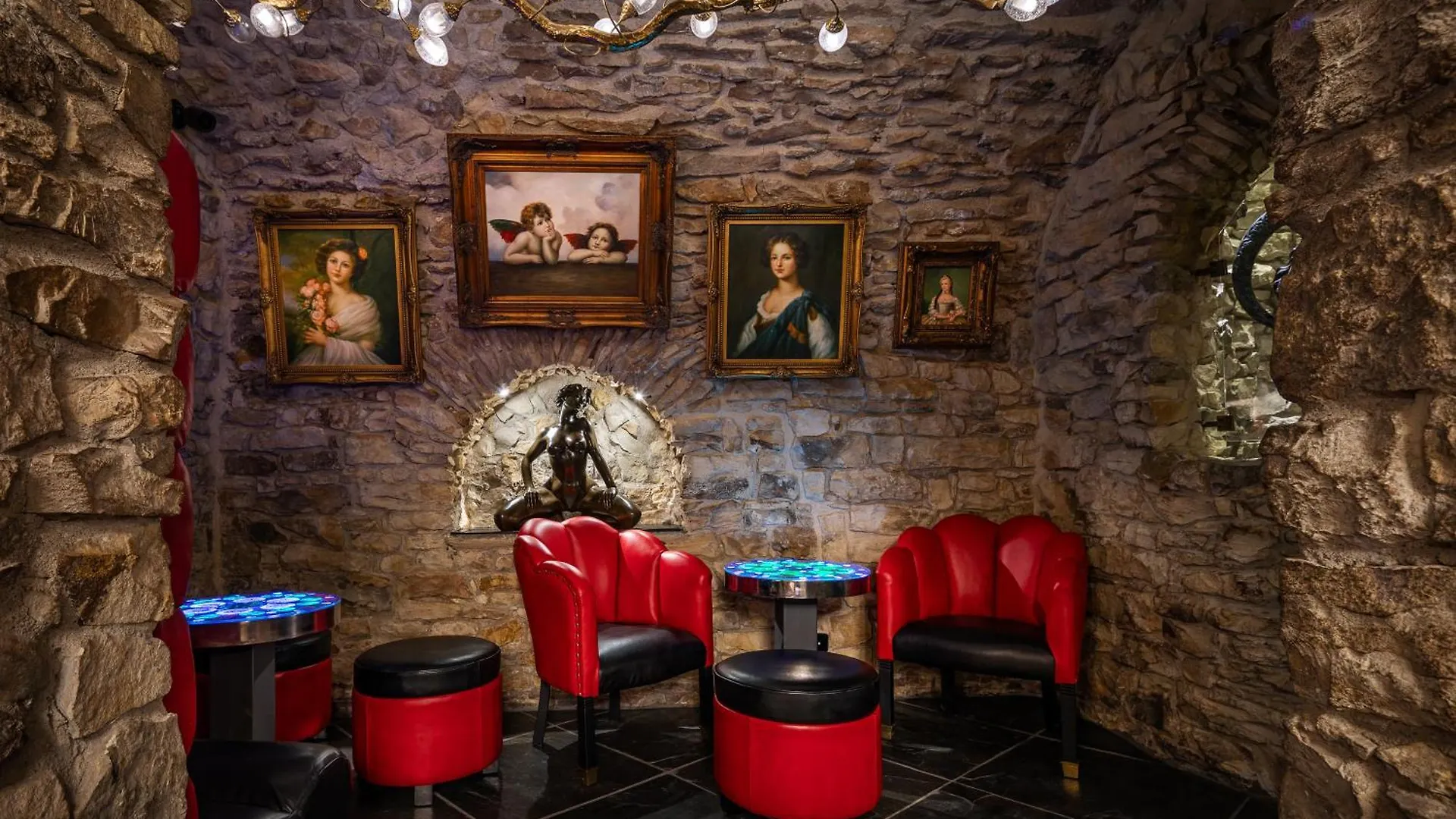 Hotel U Zlateho Stromu Prague By Bhg 4*,