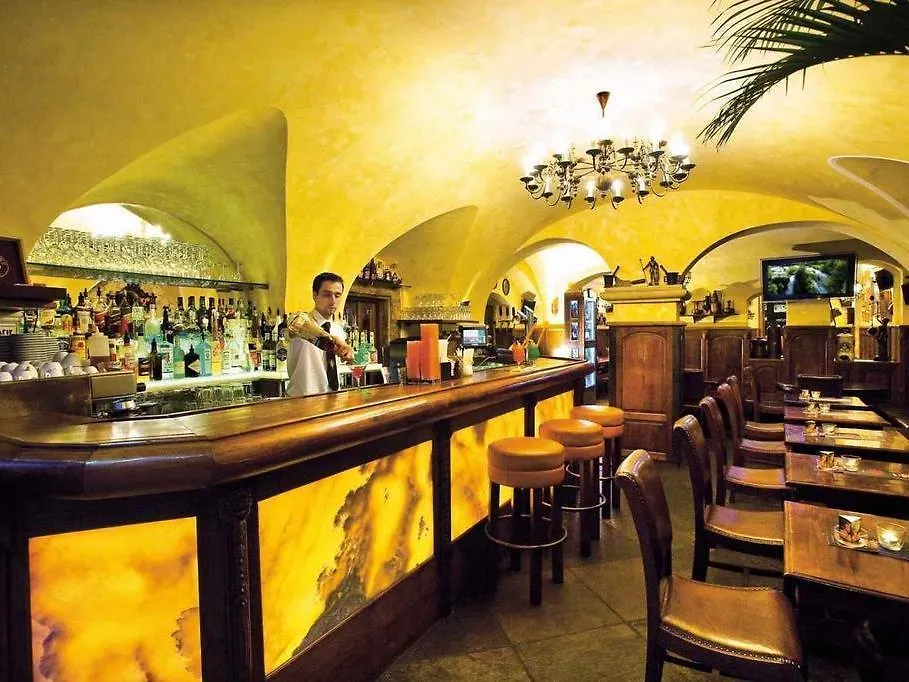 Hotel U Zlateho Stromu Prague By Bhg 4*,