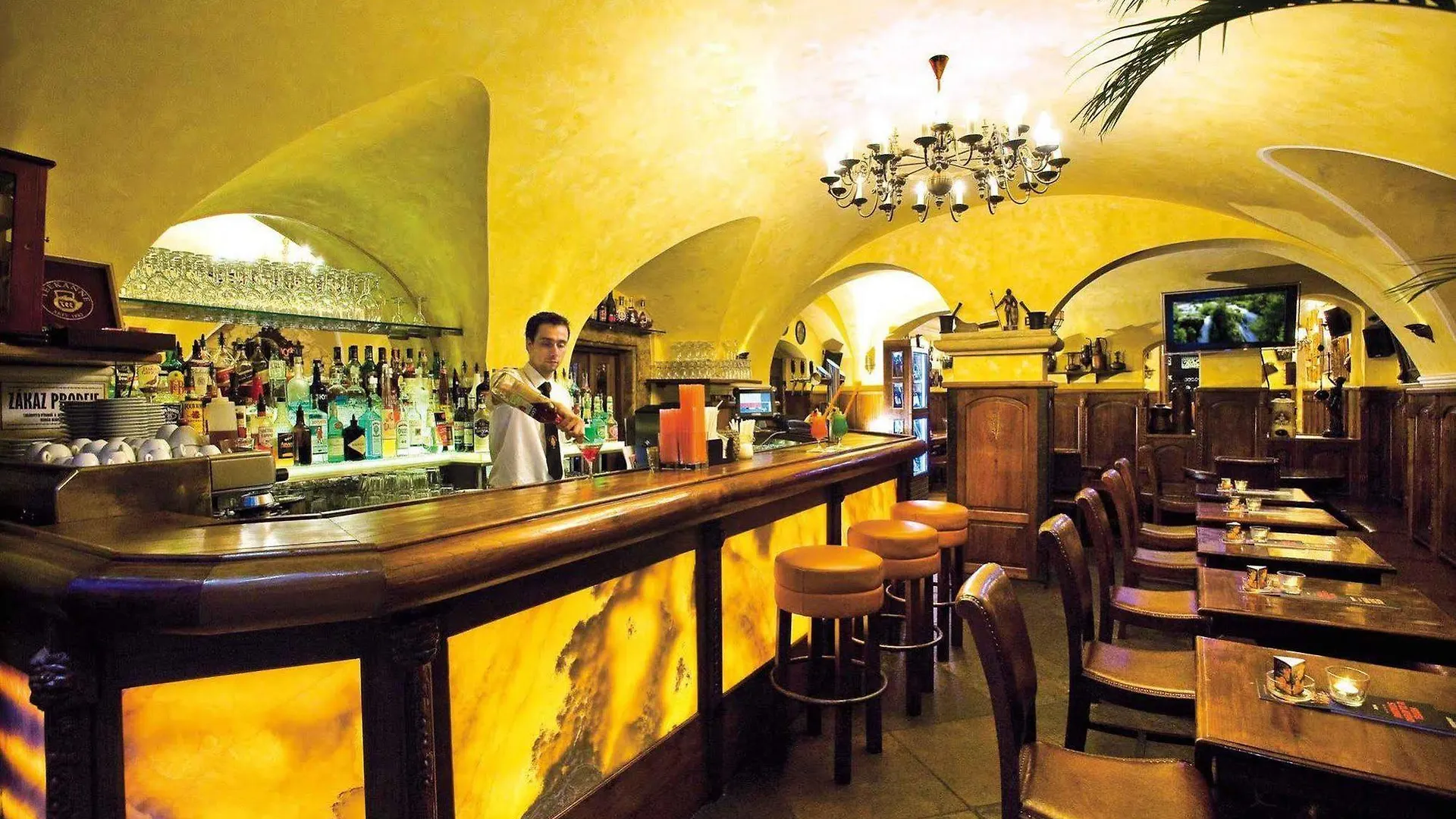 Hotel U Zlateho Stromu Prague By Bhg