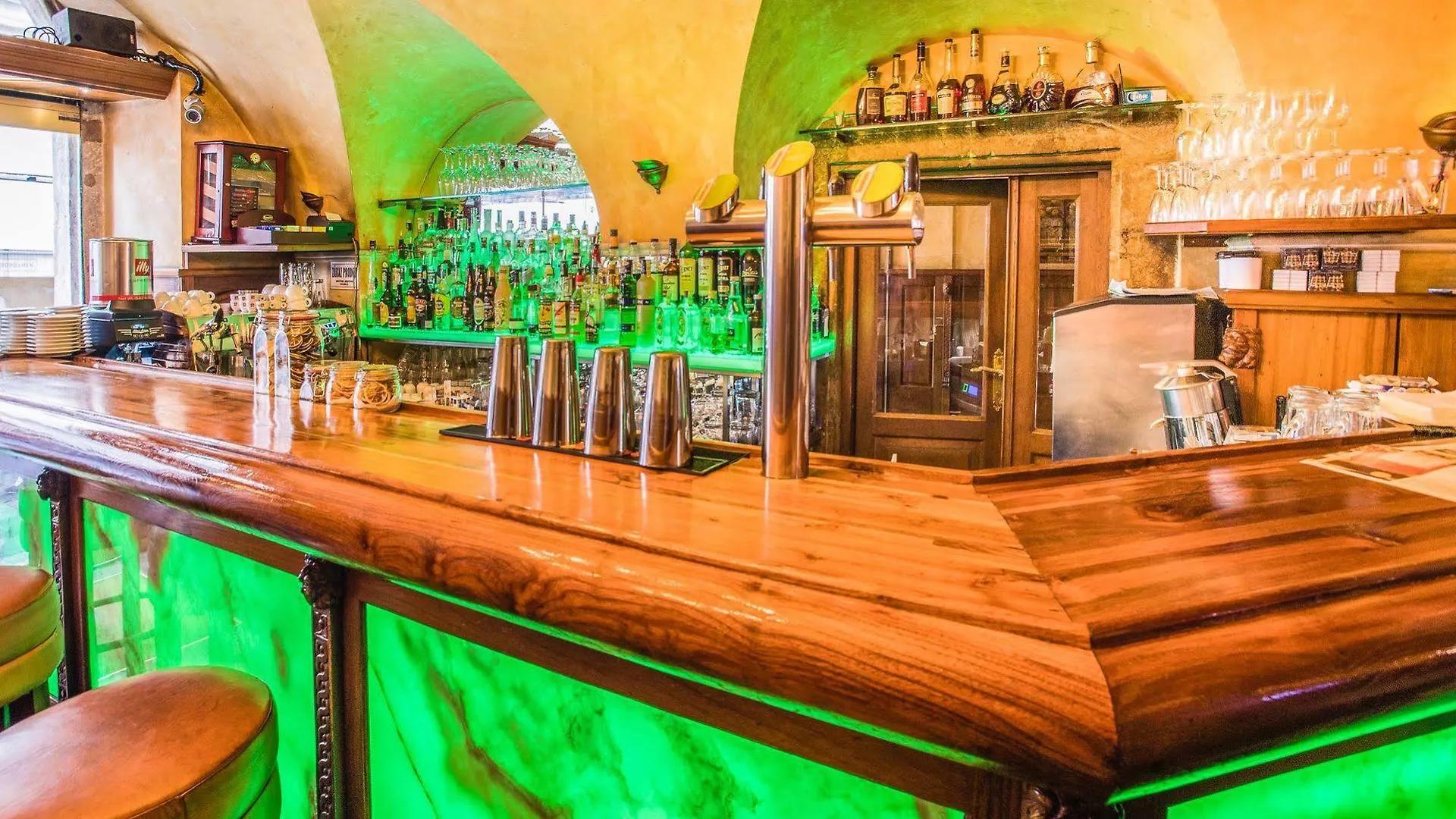 Hotel U Zlateho Stromu Prague By Bhg