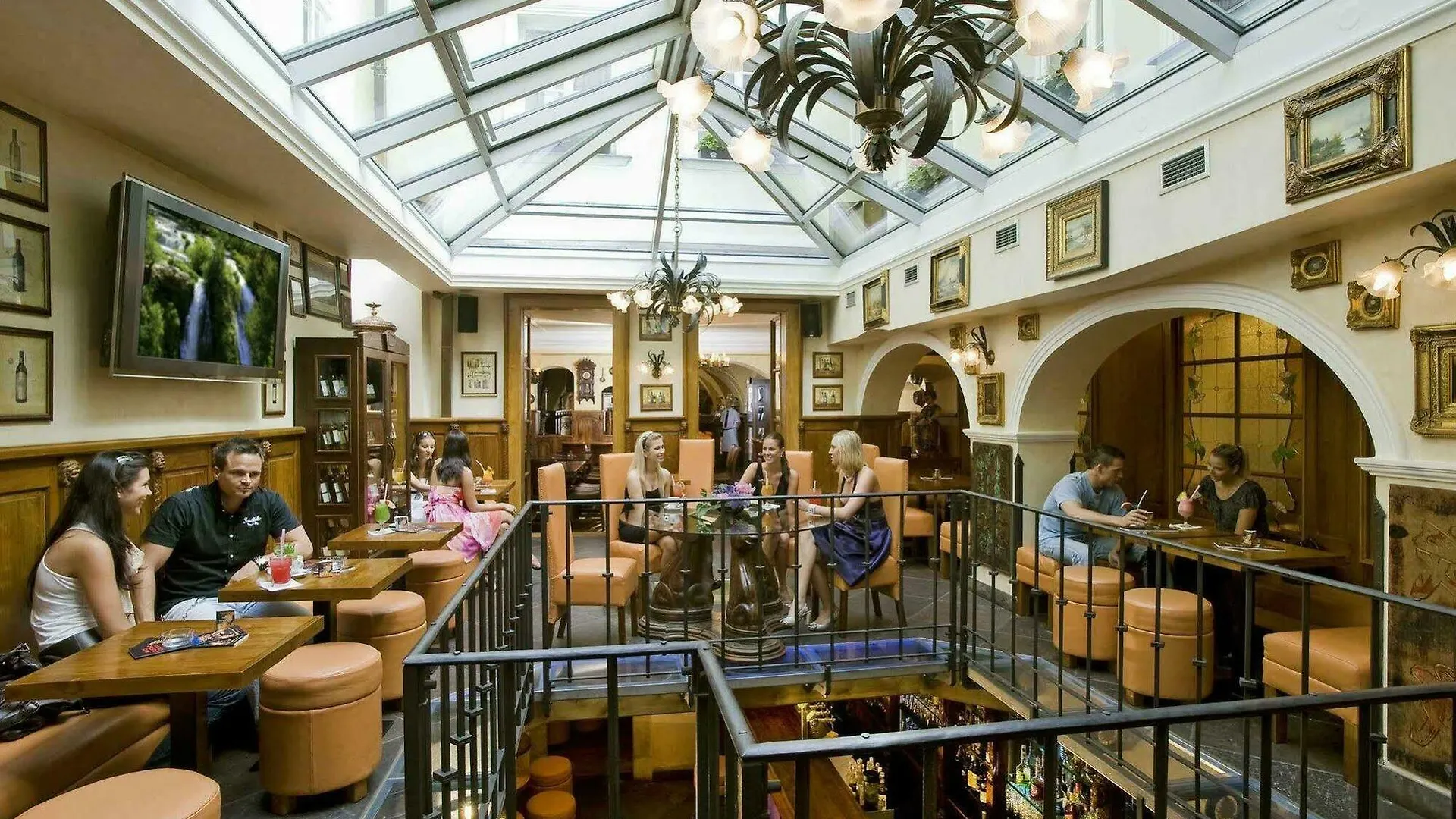 Hotel U Zlateho Stromu Prague By Bhg